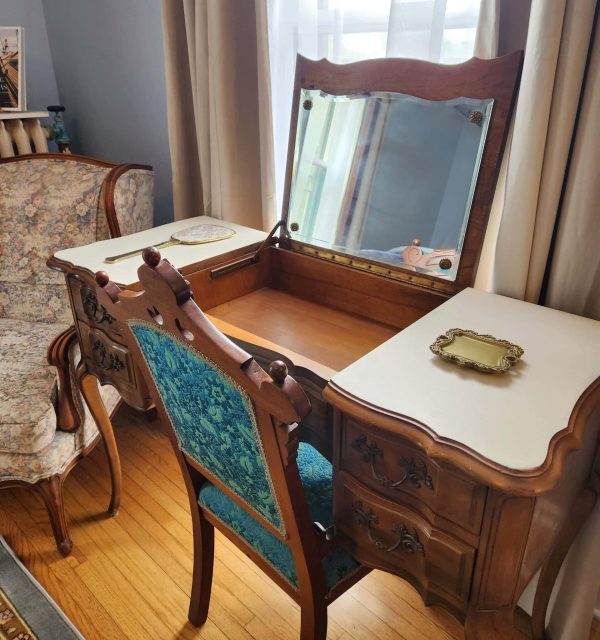 Vanity mirror-desk in Victorian inn guest room with luxurious curtains and hardwood floors; the Goose Crown Inn